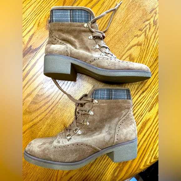 Tommy Hilfiger twyazi tan faux suede lace up boots - Picture 3 of 8